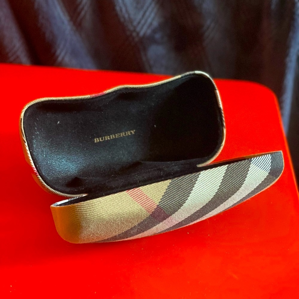 Burberry Nova Check Sunglasses Case 🌞 🕶 - Picture 5 of 6